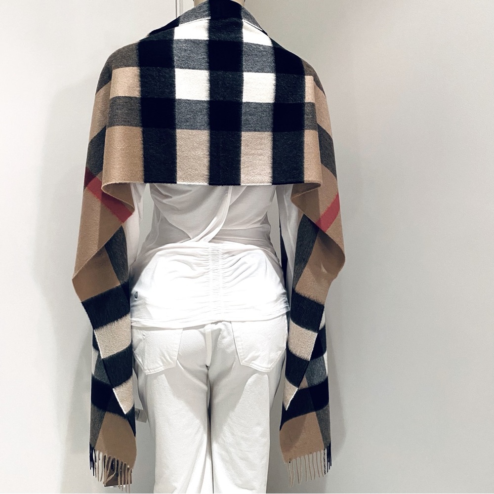 BURBERRY LONDON HALF MEGA CHECK CASHMERE SCARF. - Picture 4 of 9